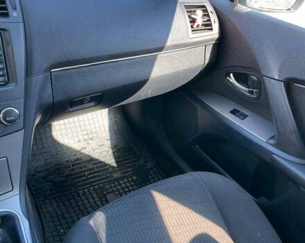 Серый Тойота Авенсис, объемом двигателя 2.23 л и пробегом 244 тыс. км за 6750 $, фото 14 на Automoto.ua