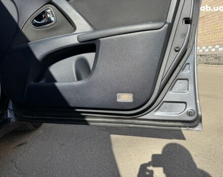 Сірий Тойота Авенсіс, об'ємом двигуна 2 л та пробігом 237 тис. км за 9200 $, фото 17 на Automoto.ua