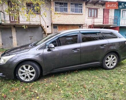 Серый Тойота Авенсис, объемом двигателя 2.2 л и пробегом 265 тыс. км за 8500 $, фото 1 на Automoto.ua