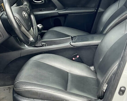 Серый Тойота Авенсис, объемом двигателя 2.23 л и пробегом 210 тыс. км за 9400 $, фото 16 на Automoto.ua