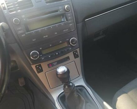 Серый Тойота Авенсис, объемом двигателя 2.2 л и пробегом 210 тыс. км за 8200 $, фото 4 на Automoto.ua