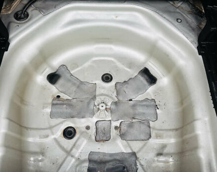 Серый Тойота Авенсис, объемом двигателя 2.2 л и пробегом 273 тыс. км за 8300 $, фото 4 на Automoto.ua