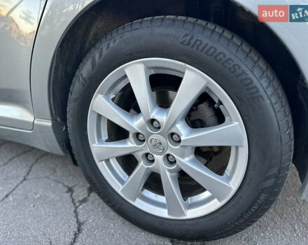 Сірий Тойота Авенсіс, об'ємом двигуна 2.2 л та пробігом 232 тис. км за 7999 $, фото 28 на Automoto.ua