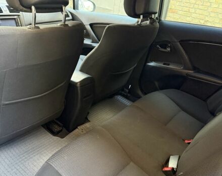 Сірий Тойота Авенсіс, об'ємом двигуна 2.2 л та пробігом 215 тис. км за 8500 $, фото 4 на Automoto.ua