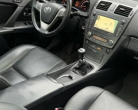 Серый Тойота Авенсис, объемом двигателя 2.2 л и пробегом 210 тыс. км за 9400 $, фото 8 на Automoto.ua