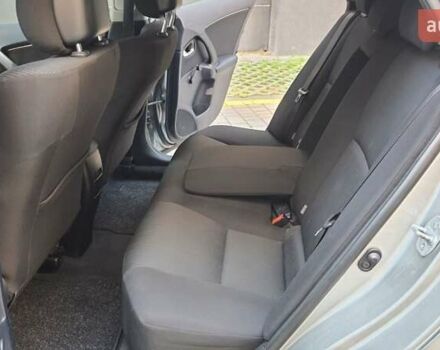 Сірий Тойота Авенсіс, об'ємом двигуна 1.6 л та пробігом 178 тис. км за 8500 $, фото 10 на Automoto.ua