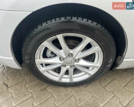 Сірий Тойота Авенсіс, об'ємом двигуна 2 л та пробігом 251 тис. км за 7999 $, фото 30 на Automoto.ua