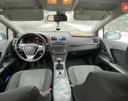 Серый Тойота Авенсис, объемом двигателя 2 л и пробегом 325 тыс. км за 9000 $, фото 9 на Automoto.ua