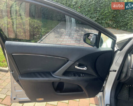 Серый Тойота Авенсис, объемом двигателя 2.23 л и пробегом 310 тыс. км за 7200 $, фото 19 на Automoto.ua