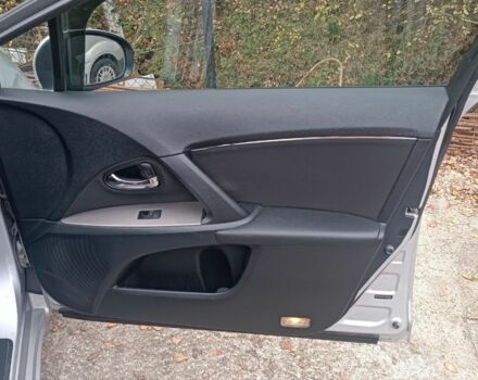 Серый Тойота Авенсис, объемом двигателя 2.2 л и пробегом 189 тыс. км за 9000 $, фото 2 на Automoto.ua