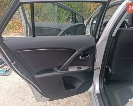 Серый Тойота Авенсис, объемом двигателя 2.23 л и пробегом 196 тыс. км за 9000 $, фото 5 на Automoto.ua