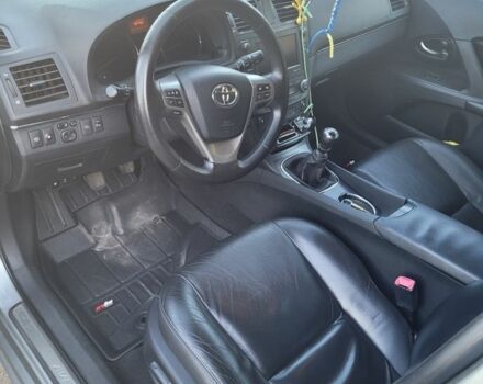 Серый Тойота Авенсис, объемом двигателя 2.2 л и пробегом 240 тыс. км за 8300 $, фото 3 на Automoto.ua