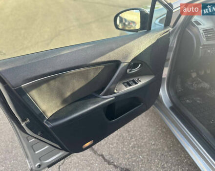 Сірий Тойота Авенсіс, об'ємом двигуна 2.23 л та пробігом 267 тис. км за 6700 $, фото 17 на Automoto.ua