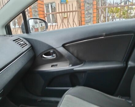 Серый Тойота Авенсис, объемом двигателя 2 л и пробегом 313 тыс. км за 8000 $, фото 10 на Automoto.ua