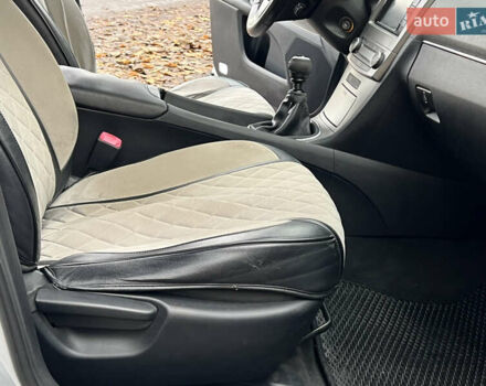 Серый Тойота Авенсис, объемом двигателя 2 л и пробегом 250 тыс. км за 6999 $, фото 44 на Automoto.ua