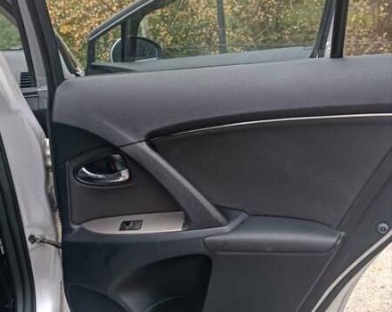 Серый Тойота Авенсис, объемом двигателя 2.23 л и пробегом 196 тыс. км за 9000 $, фото 12 на Automoto.ua