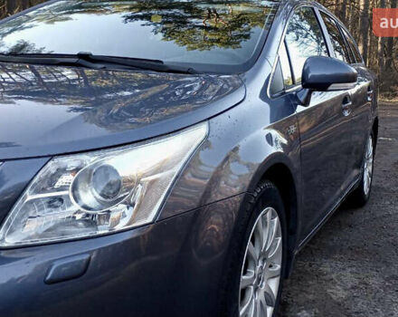 Серый Тойота Авенсис, объемом двигателя 2.23 л и пробегом 202 тыс. км за 9999 $, фото 2 на Automoto.ua