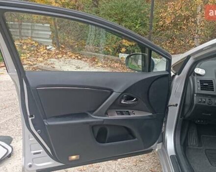 Серый Тойота Авенсис, объемом двигателя 2.23 л и пробегом 196 тыс. км за 9000 $, фото 4 на Automoto.ua