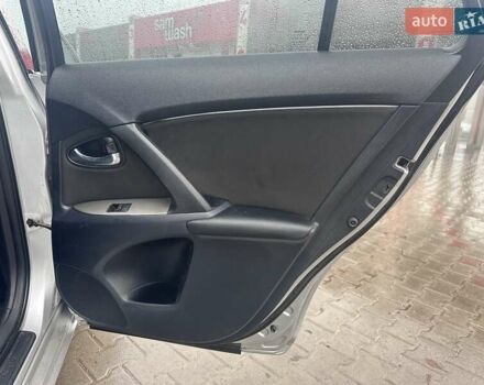 Сірий Тойота Авенсіс, об'ємом двигуна 2 л та пробігом 251 тис. км за 7999 $, фото 49 на Automoto.ua