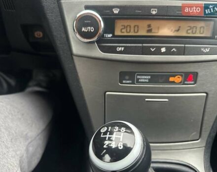 Сірий Тойота Авенсіс, об'ємом двигуна 2 л та пробігом 251 тис. км за 7999 $, фото 57 на Automoto.ua