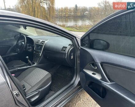 Серый Тойота Авенсис, объемом двигателя 2 л и пробегом 275 тыс. км за 8700 $, фото 9 на Automoto.ua