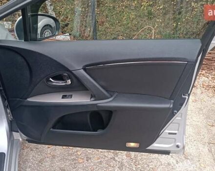 Серый Тойота Авенсис, объемом двигателя 2.23 л и пробегом 196 тыс. км за 9000 $, фото 3 на Automoto.ua