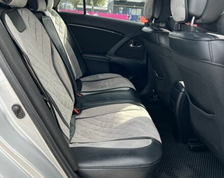Серый Тойота Авенсис, объемом двигателя 2 л и пробегом 250 тыс. км за 7800 $, фото 9 на Automoto.ua