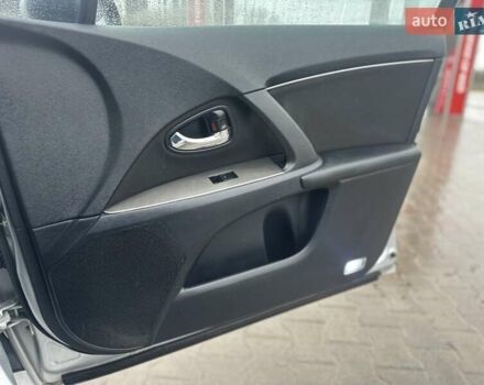 Сірий Тойота Авенсіс, об'ємом двигуна 2 л та пробігом 251 тис. км за 7999 $, фото 55 на Automoto.ua