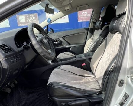 Серый Тойота Авенсис, объемом двигателя 2 л и пробегом 250 тыс. км за 7800 $, фото 6 на Automoto.ua