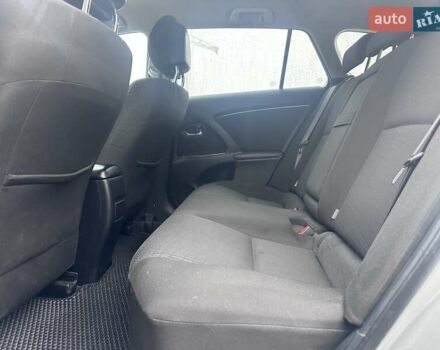 Сірий Тойота Авенсіс, об'ємом двигуна 2 л та пробігом 251 тис. км за 7999 $, фото 40 на Automoto.ua