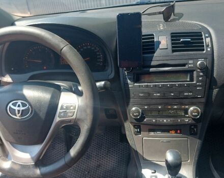 Серый Тойота Авенсис, объемом двигателя 2.2 л и пробегом 290 тыс. км за 8700 $, фото 3 на Automoto.ua