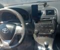Серый Тойота Авенсис, объемом двигателя 2.2 л и пробегом 290 тыс. км за 8700 $, фото 3 на Automoto.ua