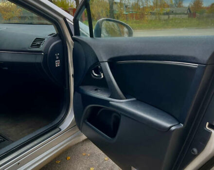 Серый Тойота Авенсис, объемом двигателя 2.23 л и пробегом 275 тыс. км за 8300 $, фото 13 на Automoto.ua