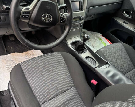 Серый Тойота Авенсис, объемом двигателя 2 л и пробегом 240 тыс. км за 9650 $, фото 8 на Automoto.ua