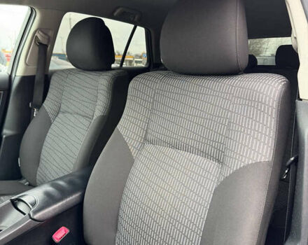 Серый Тойота Авенсис, объемом двигателя 2 л и пробегом 240 тыс. км за 9650 $, фото 7 на Automoto.ua