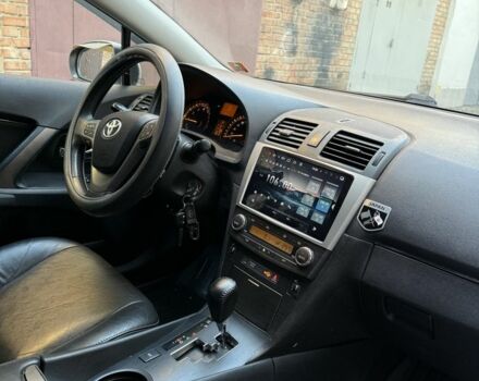 Серый Тойота Авенсис, объемом двигателя 1.8 л и пробегом 230 тыс. км за 8850 $, фото 5 на Automoto.ua