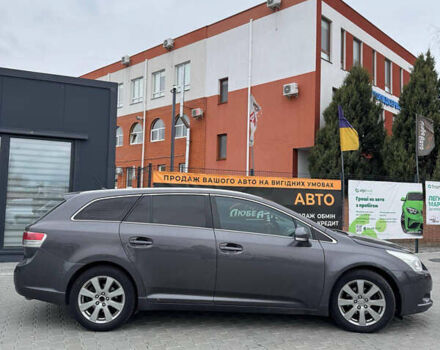 Серый Тойота Авенсис, объемом двигателя 2 л и пробегом 240 тыс. км за 9650 $, фото 4 на Automoto.ua