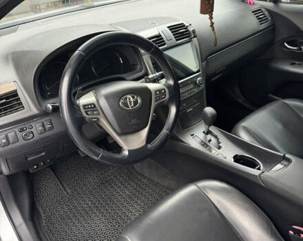Серый Тойота Авенсис, объемом двигателя 2.2 л и пробегом 243 тыс. км за 9400 $, фото 8 на Automoto.ua