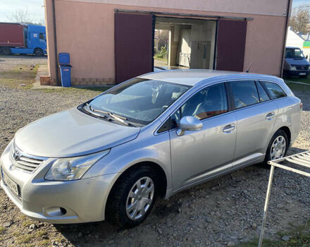 Серый Тойота Авенсис, объемом двигателя 2 л и пробегом 180 тыс. км за 9300 $, фото 1 на Automoto.ua