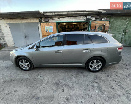 Серый Тойота Авенсис, объемом двигателя 2 л и пробегом 247 тыс. км за 9700 $, фото 5 на Automoto.ua