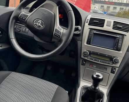 Серый Тойота Авенсис, объемом двигателя 2 л и пробегом 240 тыс. км за 9650 $, фото 9 на Automoto.ua
