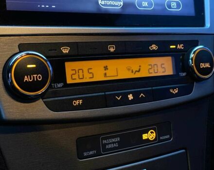 Серый Тойота Авенсис, объемом двигателя 2 л и пробегом 200 тыс. км за 9490 $, фото 17 на Automoto.ua