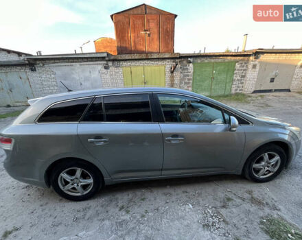 Серый Тойота Авенсис, объемом двигателя 2 л и пробегом 247 тыс. км за 9700 $, фото 2 на Automoto.ua