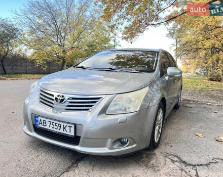 Сірий Тойота Авенсіс, об'ємом двигуна 2 л та пробігом 315 тис. км за 10500 $, фото 1 на Automoto.ua