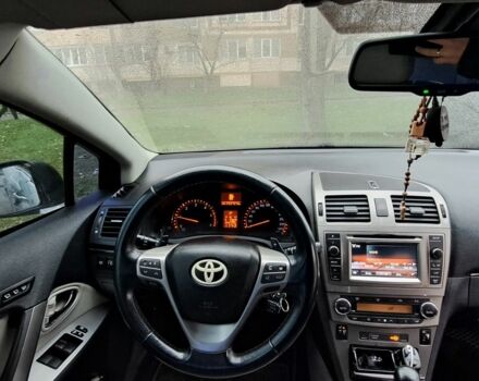 Серый Тойота Авенсис, объемом двигателя 2.2 л и пробегом 290 тыс. км за 4800 $, фото 2 на Automoto.ua