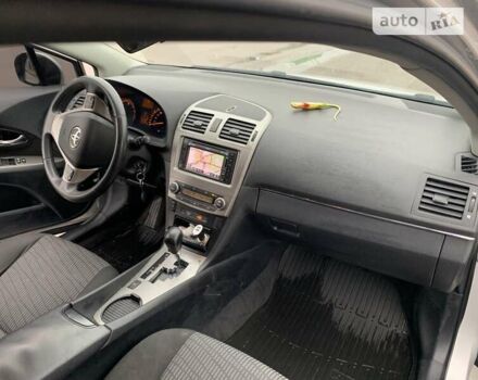 Серый Тойота Авенсис, объемом двигателя 2.2 л и пробегом 245 тыс. км за 9200 $, фото 4 на Automoto.ua