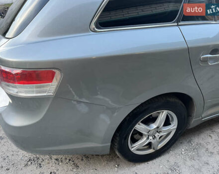 Серый Тойота Авенсис, объемом двигателя 2 л и пробегом 247 тыс. км за 9700 $, фото 7 на Automoto.ua