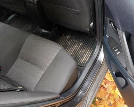 Серый Тойота Авенсис, объемом двигателя 1.8 л и пробегом 202 тыс. км за 9300 $, фото 5 на Automoto.ua