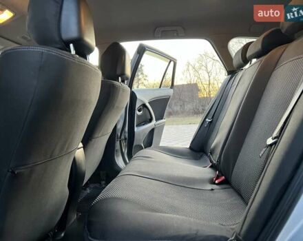 Сірий Тойота Авенсіс, об'ємом двигуна 2 л та пробігом 379 тис. км за 7850 $, фото 35 на Automoto.ua