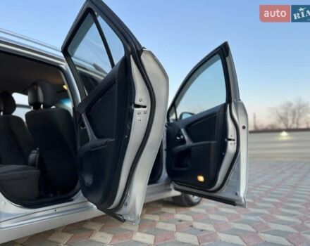 Сірий Тойота Авенсіс, об'ємом двигуна 2 л та пробігом 379 тис. км за 7850 $, фото 39 на Automoto.ua